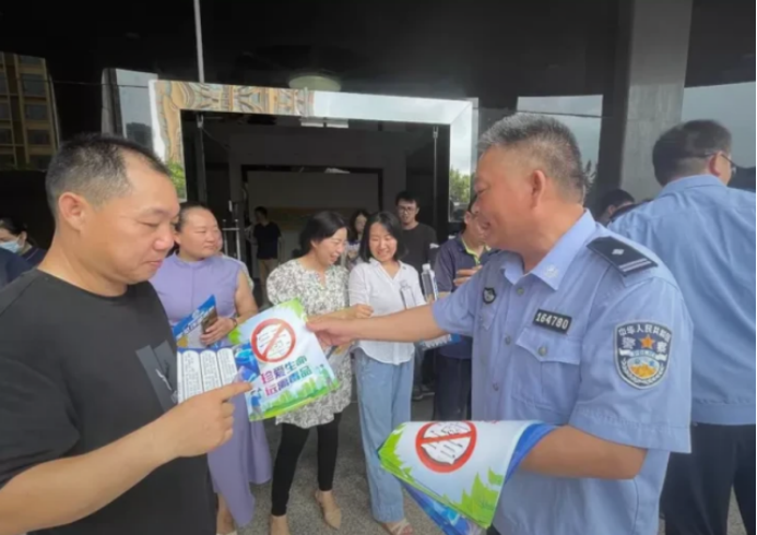 禁毒宣傳進(jìn)企業(yè)，攜手共筑防毒墻349.png